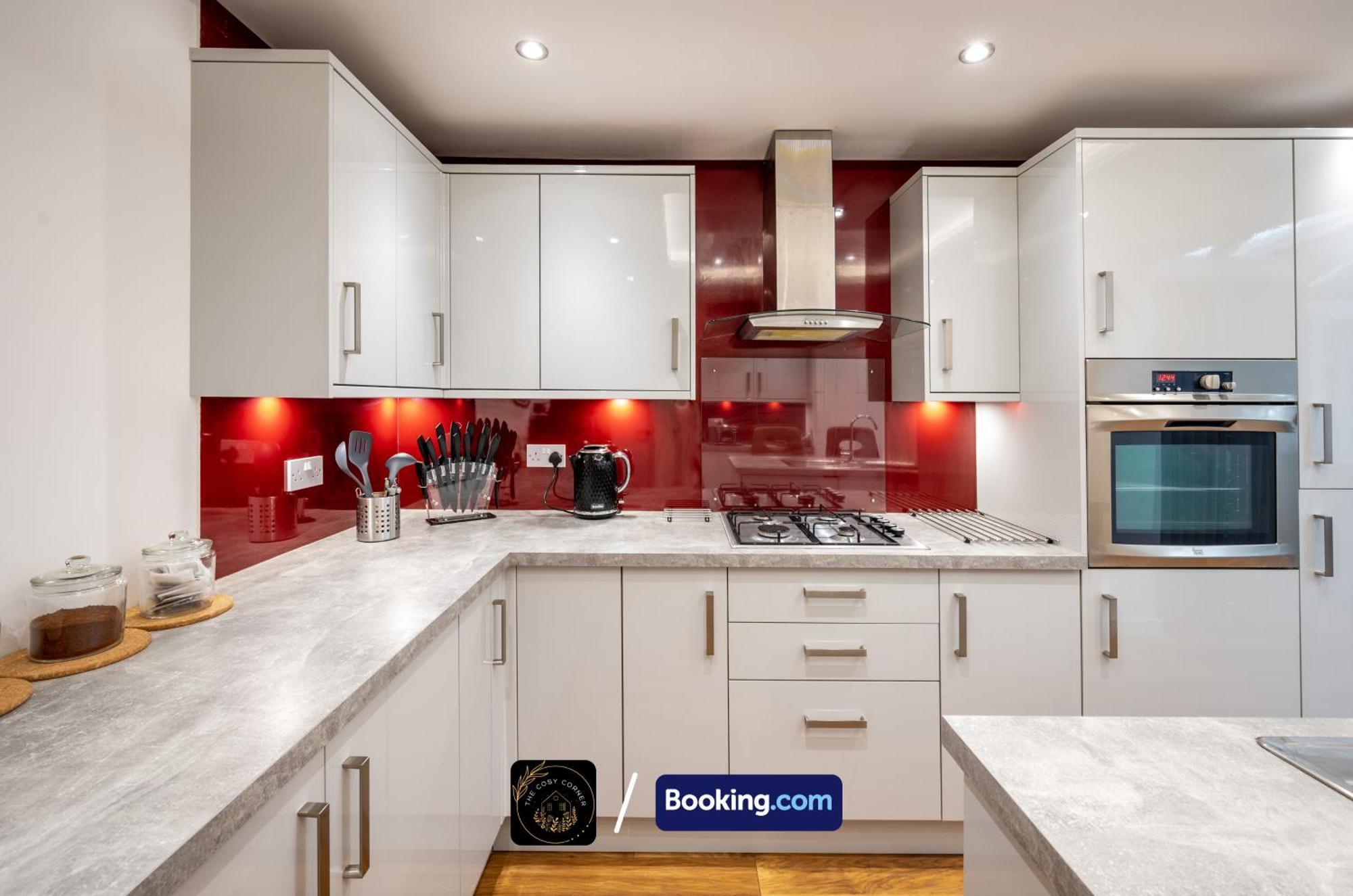 Cosy 3-Bed House, Garden & Free Parking In Stretford Appartement Manchester Buitenkant foto