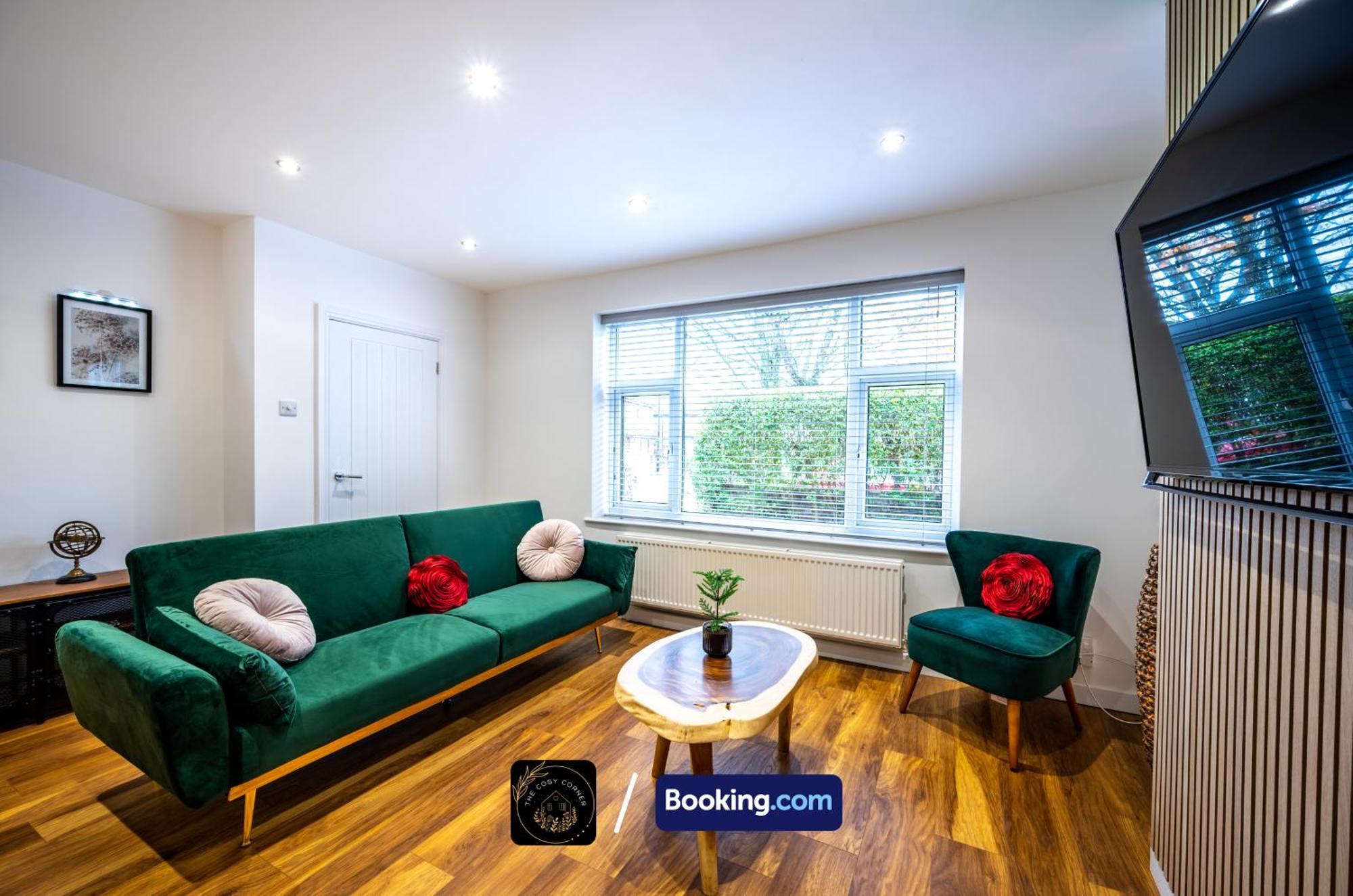 Cosy 3-Bed House, Garden & Free Parking In Stretford Appartement Manchester Buitenkant foto