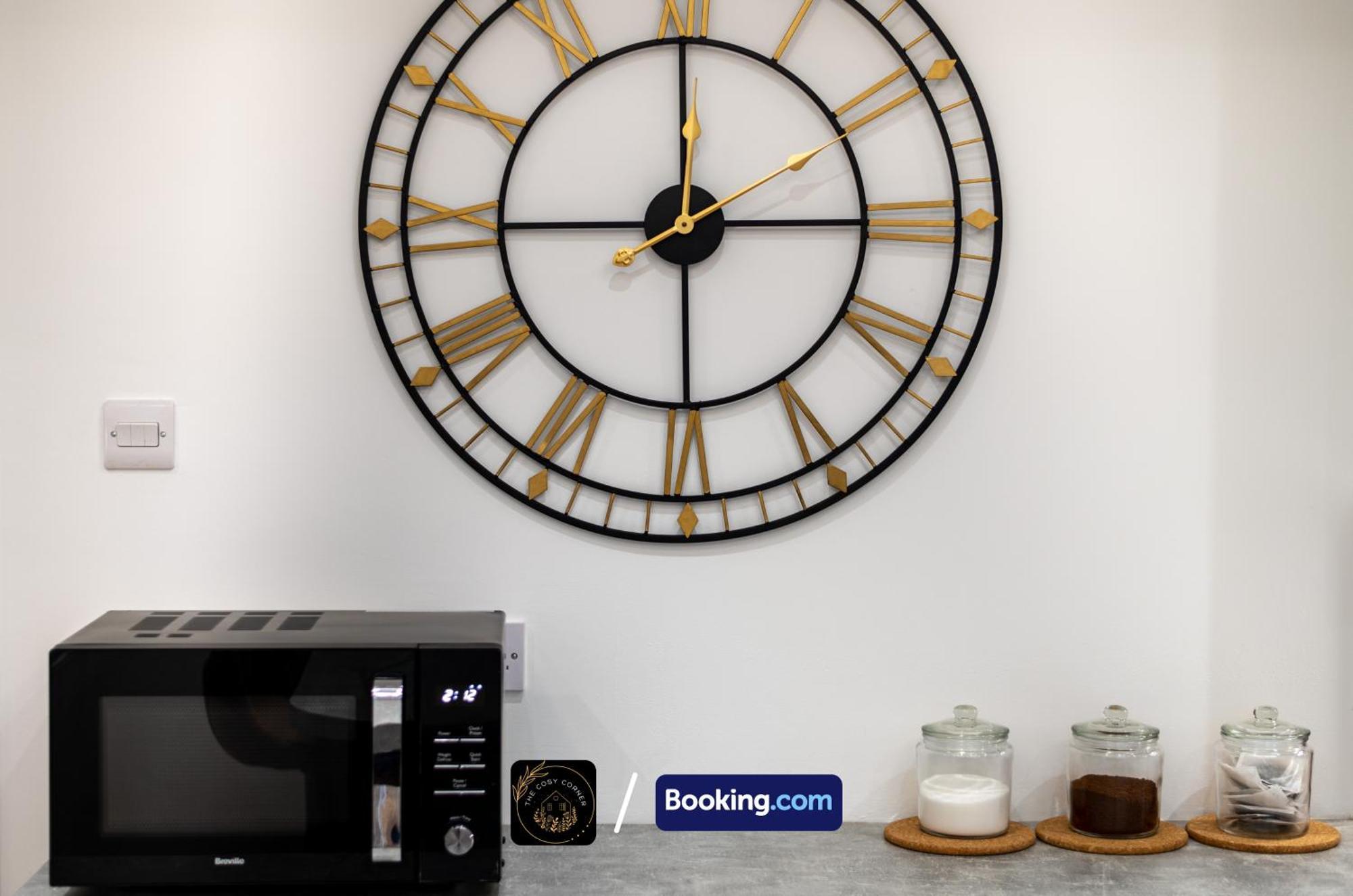 Cosy 3-Bed House, Garden & Free Parking In Stretford Appartement Manchester Buitenkant foto