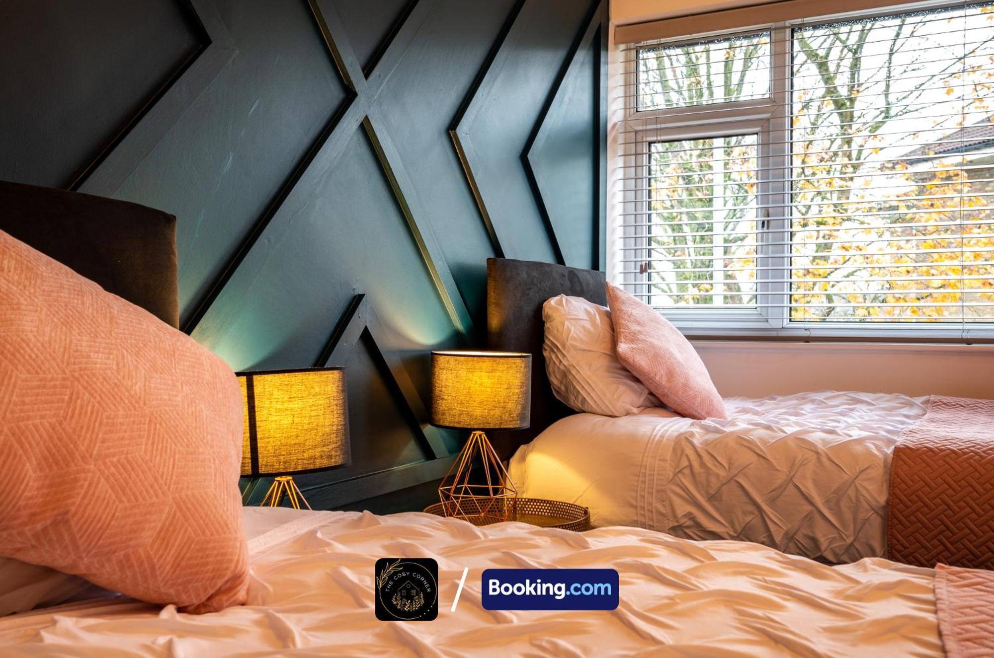 Cosy 3-Bed House, Garden & Free Parking In Stretford Appartement Manchester Buitenkant foto