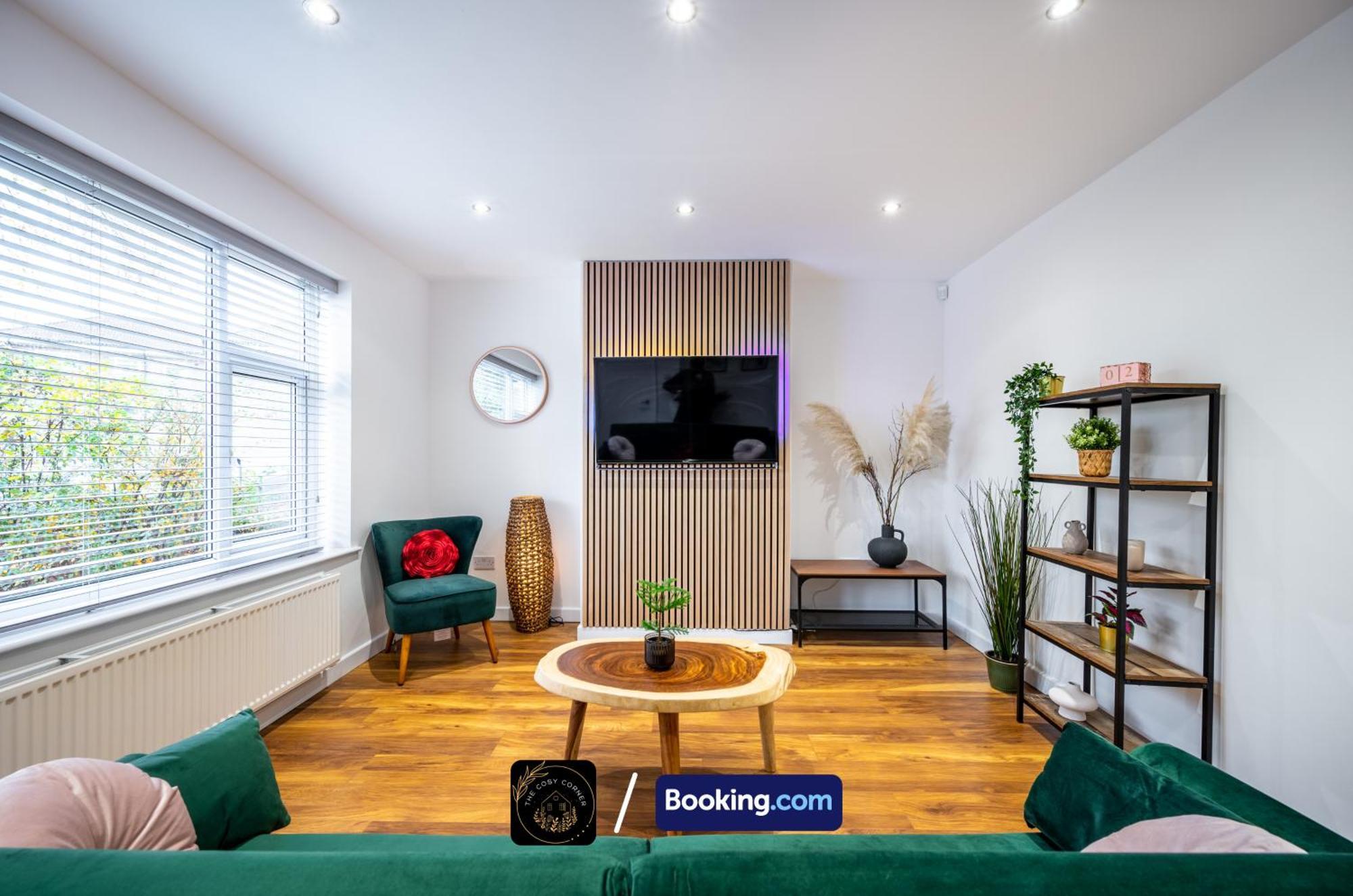 Cosy 3-Bed House, Garden & Free Parking In Stretford Appartement Manchester Buitenkant foto