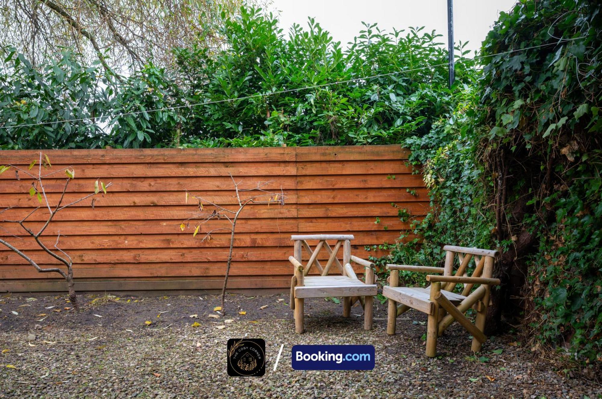 Cosy 3-Bed House, Garden & Free Parking In Stretford Appartement Manchester Buitenkant foto
